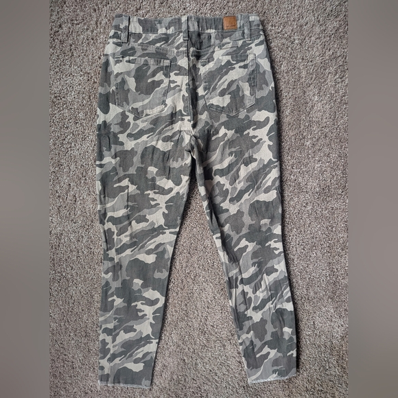 YMI Camouflage Distressed Skinny Stretch Jeans Size 11 - Picture 2 of 9